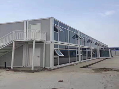 彩鋼板鋼構廠房適用性廣泛、優(yōu)勢明顯